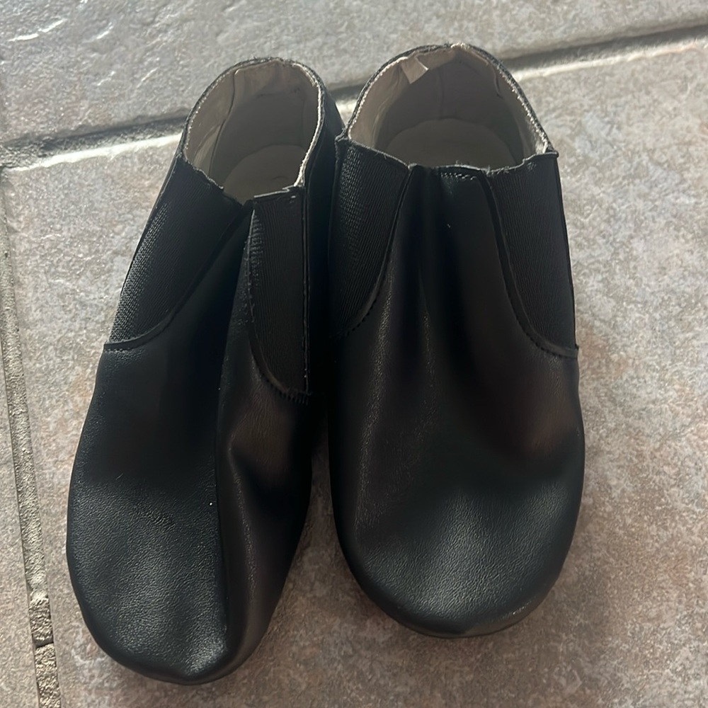 Toddler girl jazz shoes- excellent condition, barely used size 9.5